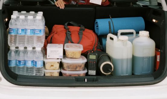 直奔青海催收队跟去懵了：这收不了啊pg电子平台女子花8万买奔驰抵押车(图2)